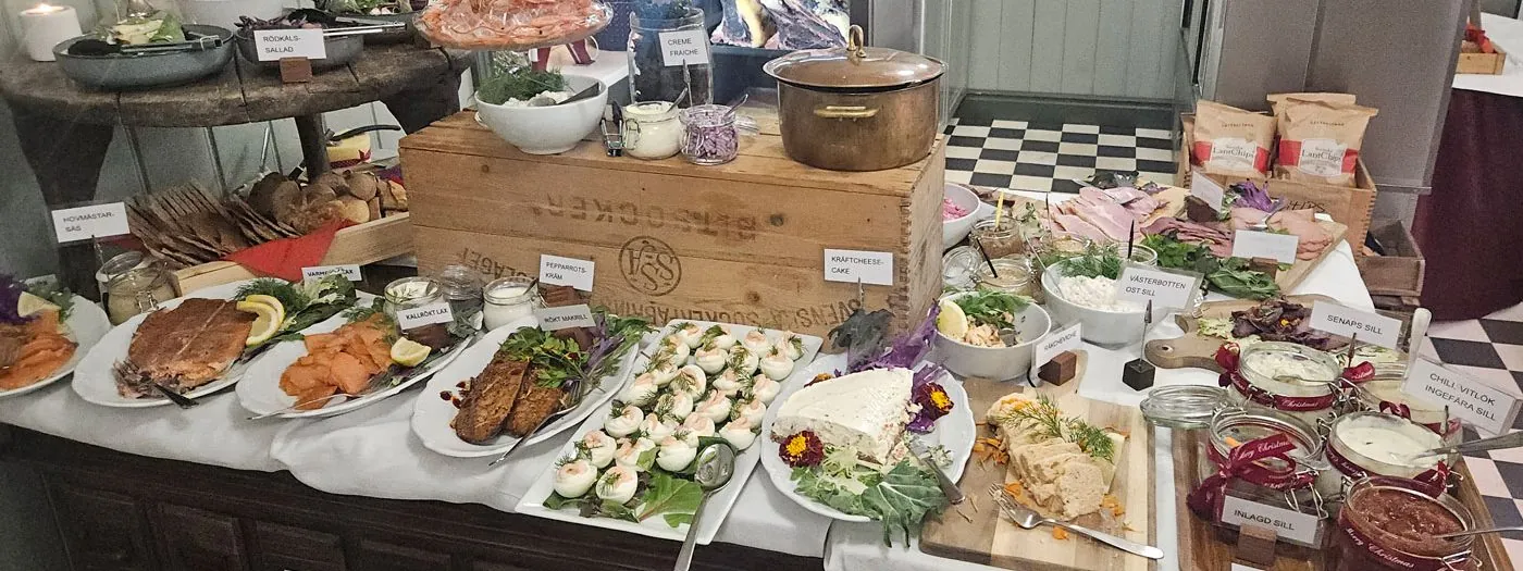 Julbord på Sjötullen med skaldjur, sillar, kött och desserter